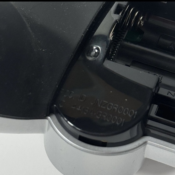 Logitech F710 Wireless Gamepad Controller -Silver No dongle - Picture 3 of 7